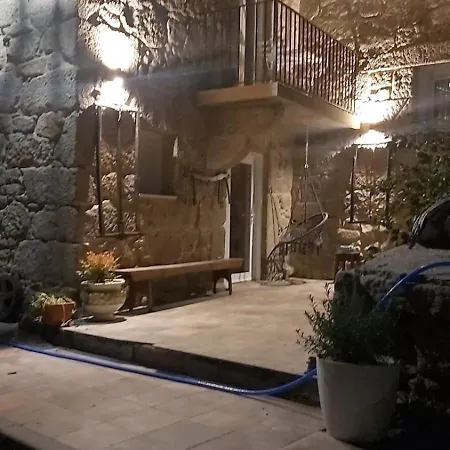 Casita A Estrenar En Con Rio Proxima A Tui, Gondomar Y Portugal.